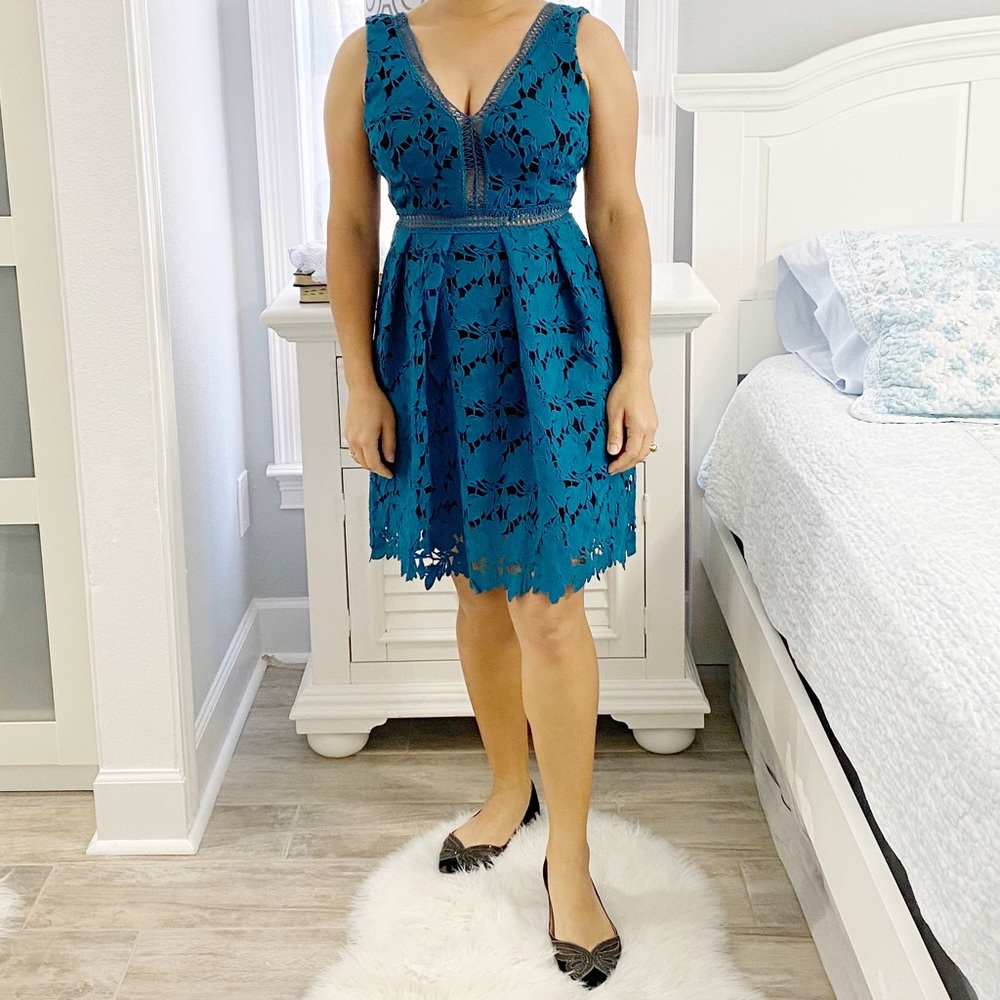 Romeo & Juliet Couture Lace Dress, Size L